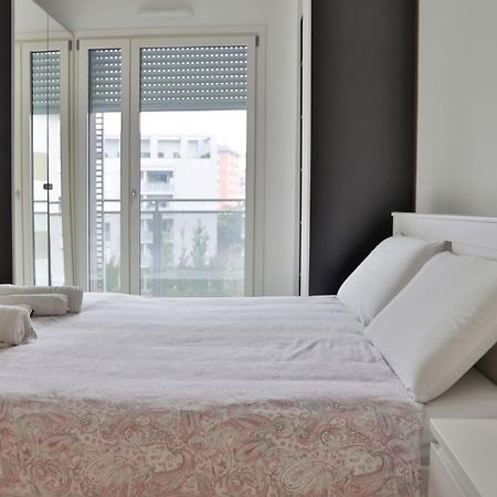 Luxury 3 Bedroom Apartment 100 Mq Next To Rho Fiera And San Siro ミラノ エクステリア 写真